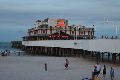 Many places to choose from to eat in Daytona Beach Florida but...