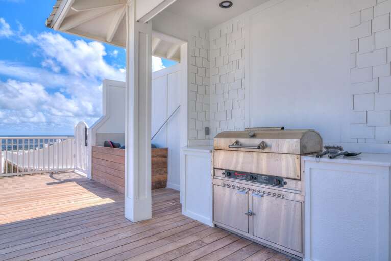 Private gulf side gas grill.