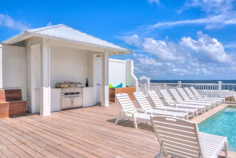 Private gas grill on gulf side back pool deck.
