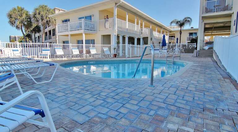Jeff and Gina Properties - Belleair Beach Club 215 (BBC215) - Belleair Beach - 1 Bedroom - 1 Bathroom - Gulf Waterfront - Beach Front