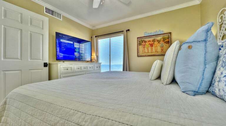 Jeff and Gina Properties - Belleair Beach Club 215 (BBC215) - Belleair Beach - 1 Bedroom - 1 Bathroom - Gulf Waterfront - Beach Front Jeff and Gina Properties - Belleair Beach Club 215 (BBC215) - Belleair Beach - 1 Bedroom - 1 Bathroom - Gulf Waterfront - Beach Front