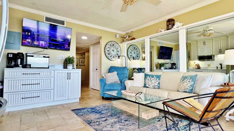 Jeff and Gina Properties - Belleair Beach Club 215 (BBC215) - Belleair Beach - 1 Bedroom - 1 Bathroom - Gulf Waterfront - Beach Front Jeff and Gina Properties - Belleair Beach Club 215 (BBC215) - Belleair Beach - 1 Bedroom - 1 Bathroom - Gulf Waterfront - Beach Front