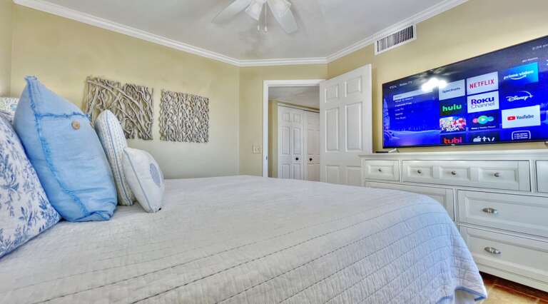 Jeff and Gina Properties - Belleair Beach Club 215 (BBC215) - Belleair Beach - 1 Bedroom - 1 Bathroom - Gulf Waterfront - Beach Front