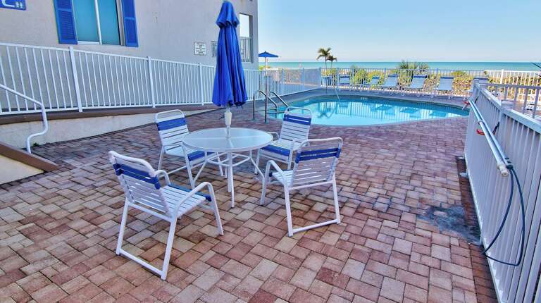 Jeff and Gina Properties - Belleair Beach Club 215 (BBC215) - Belleair Beach - 1 Bedroom - 1 Bathroom - Gulf Waterfront - Beach Front