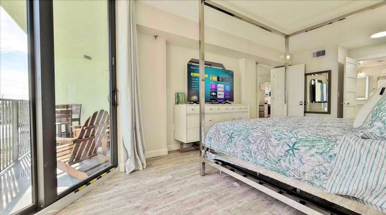 Ocean Trillium 303 (OT303) - New Smyrna Beach - King Bed Memory Foam 14 inch Mattress - USB chargers - Dedicated Remote Space - Computer Monitor - Large Smart TV with Roku