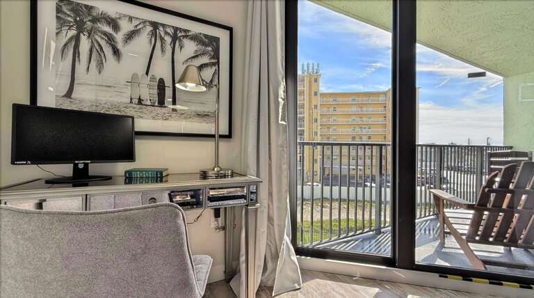 Ocean Trillium 303 (OT303) - New Smyrna Beach - King Bed Memory Foam 14 inch Mattress - USB chargers - Dedicated Remote Space - Computer Monitor - Large Smart TV with Roku