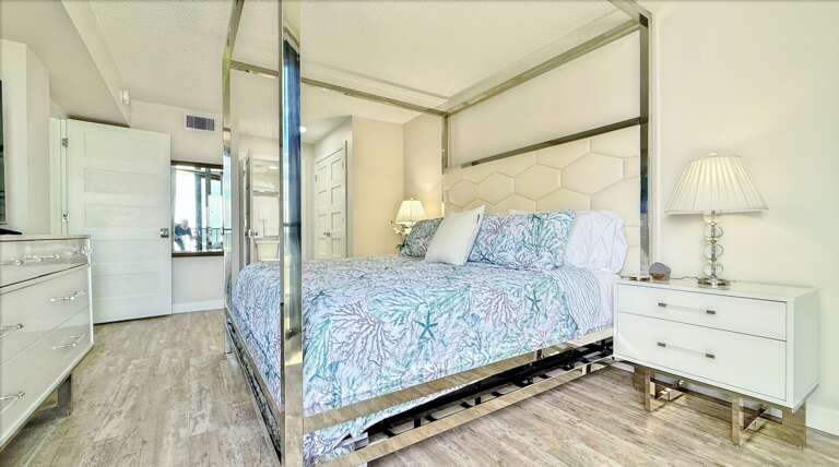 Ocean Trillium 303 (OT303) - New Smyrna Beach - King Bed Memory Foam 14 inch Mattress - USB chargers - Dedicated Remote Space - Computer Monitor - Large Smart TV with Roku