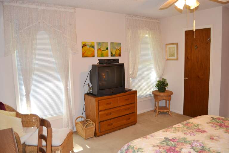 90SantWy-Bedroom (3)