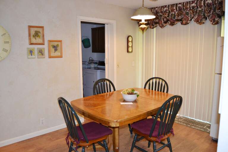 90SantWy-Dining Area (4)