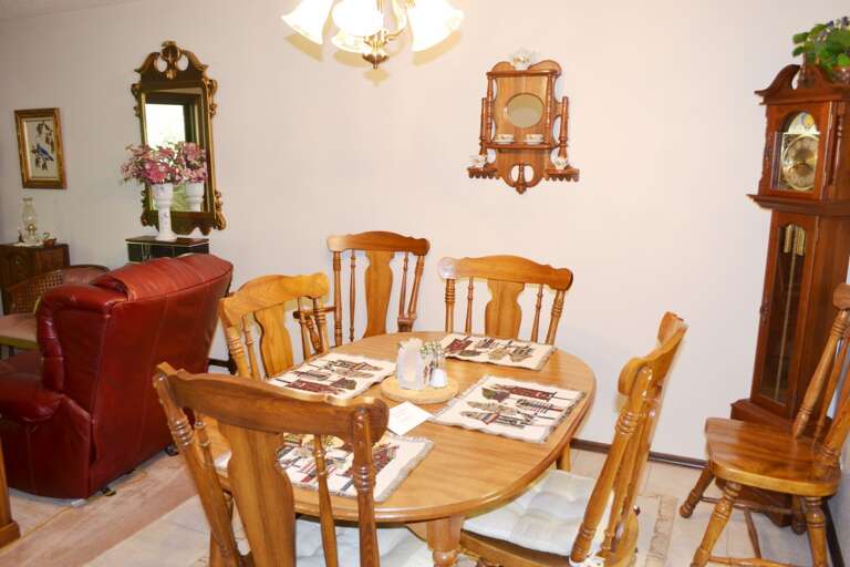 23TomiLn-Dining Area (3)