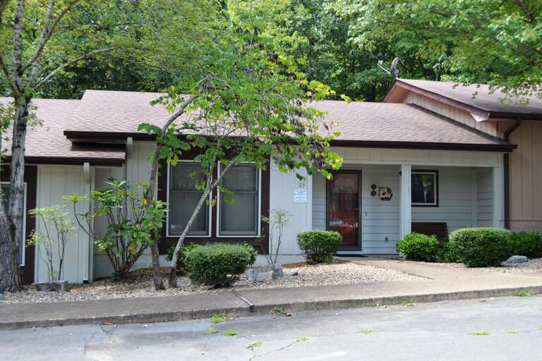 23 Tomisa Lane, Hot Springs Village, AR 2 Bedroom Townhouse for 4 Guests