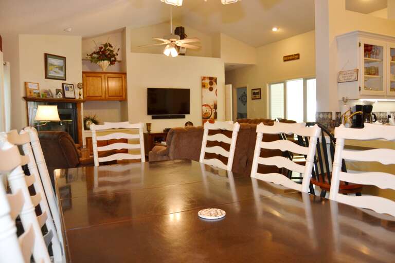 9SalvLn-Dining Area (2)