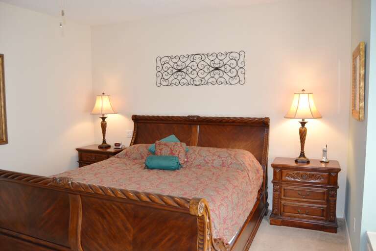 9SalvLn-Main Bedroom