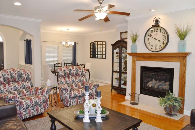 98SansWy-Living Room (3)