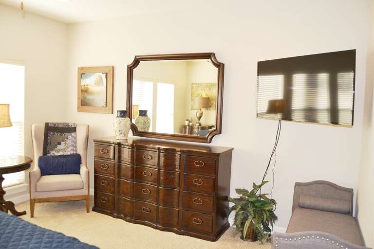 98SansWy- Main Bedroom v3