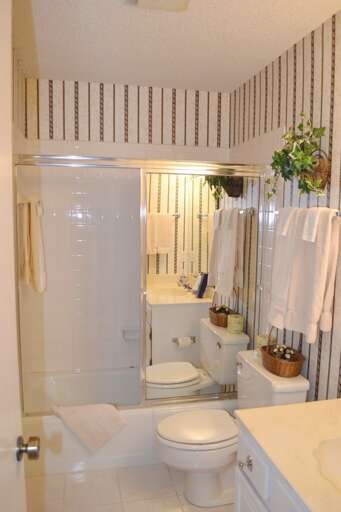 16CaboPl-Guest bathroom