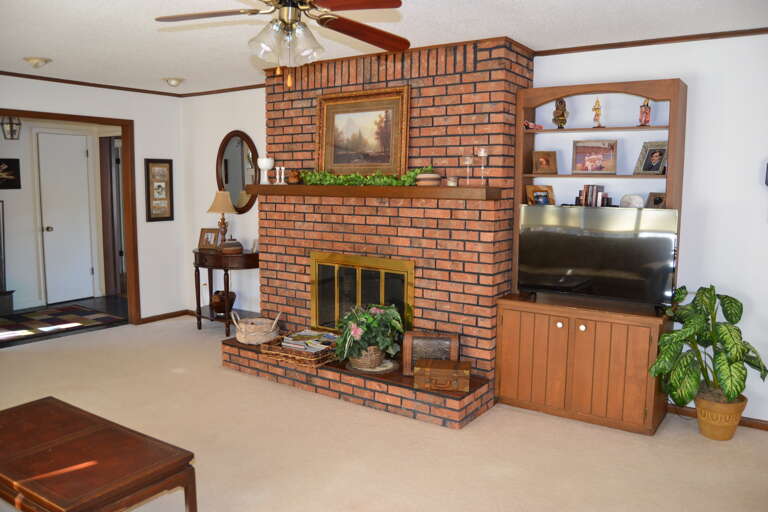 15SierLn-Fireplace (2)Living room (3)