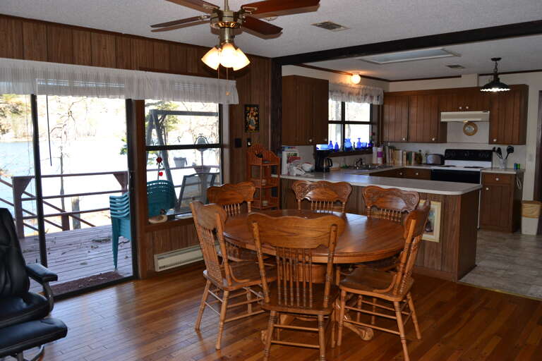15SierLn- Kitchen, Den, Breakfast Area (1)
