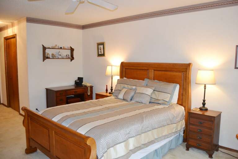 8AlarWy- Main Bedroom  (2)