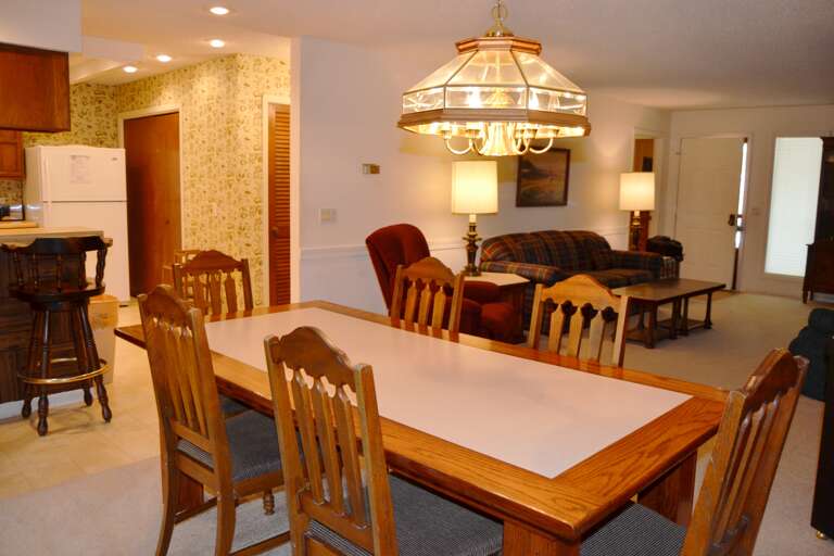 42LequPl-Dining Area (2)