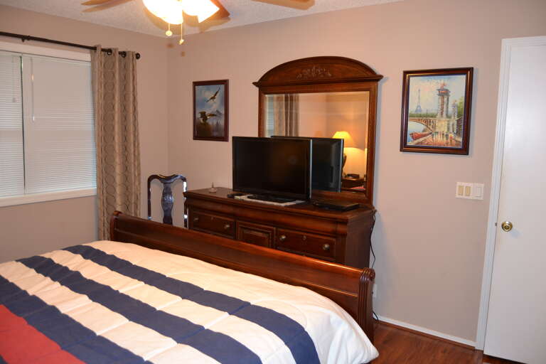 79MandDr-Bedroom 1 (4)