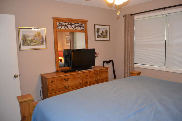 79MandDr-Bedroom 2 (3)