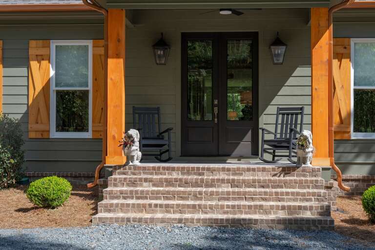 Entrance to HeartPine Lodge