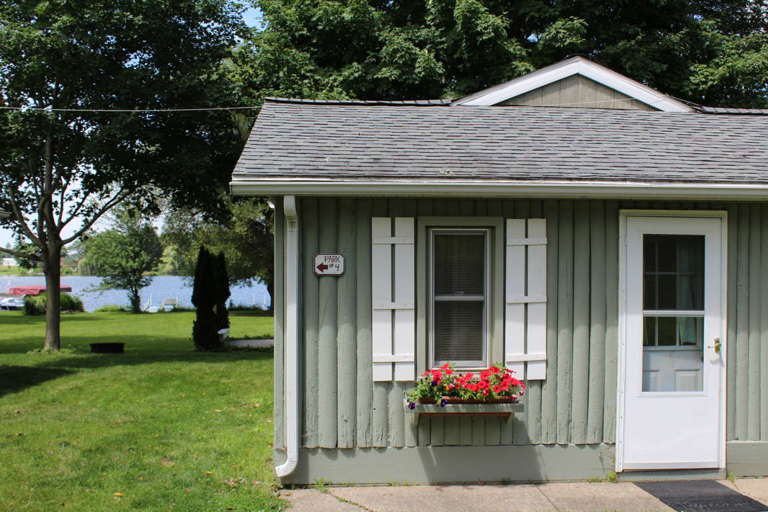 Palmer Lake Modern Cabins 2 Bedroom Cabin for Rent in Palmer Lake, MI