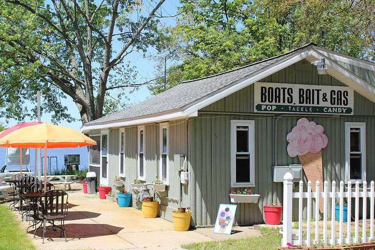 Palmer Lake Modern Cabins 2 Bedroom Cabin for Rent in Palmer Lake, MI