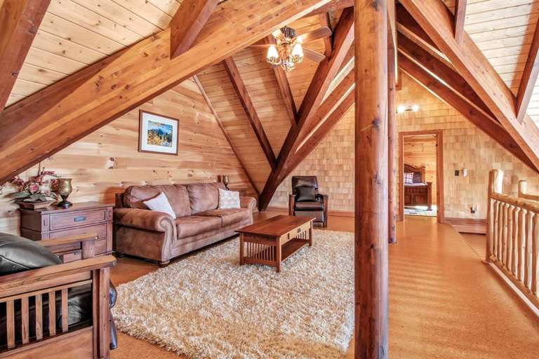 third floor has additional open space  - great view  - enjoy a good book third floor has additional open space  - great view  - enjoy a good book