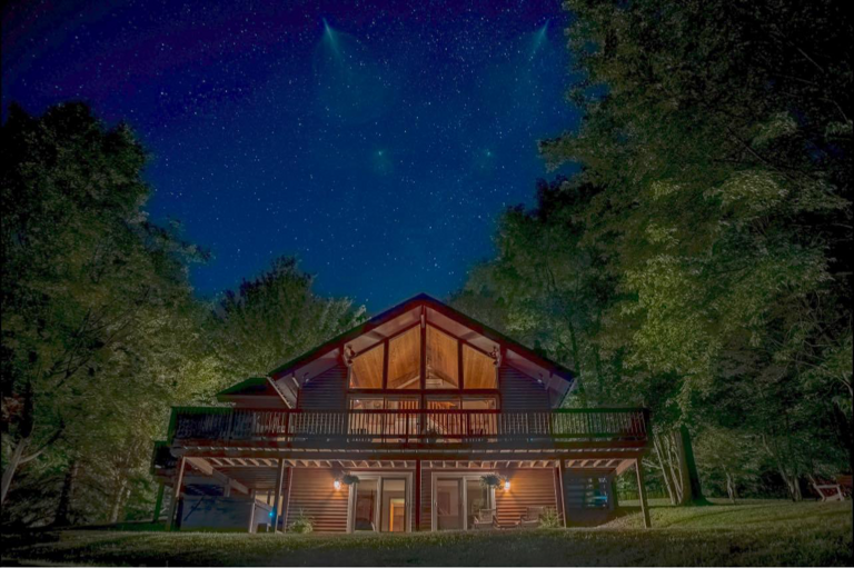 Beautiful Home on Niles rd across from Holimont ski resort