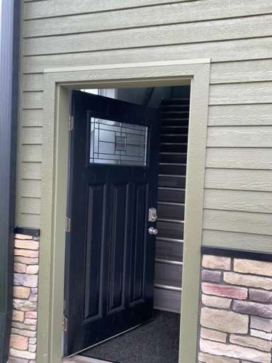 Private entrance Private entrance