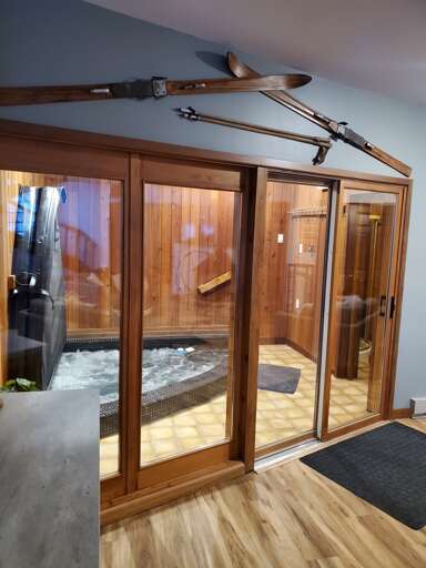 Hot tub  - Enclosed and private Hot tub  - Enclosed and private