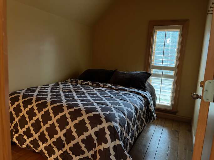 bedroom 3  - queen bed