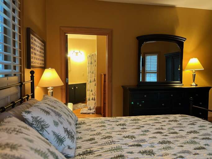 king master bedroom with full bathroom attached