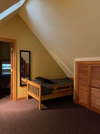 bedroom 5 has a twin bed and full bed