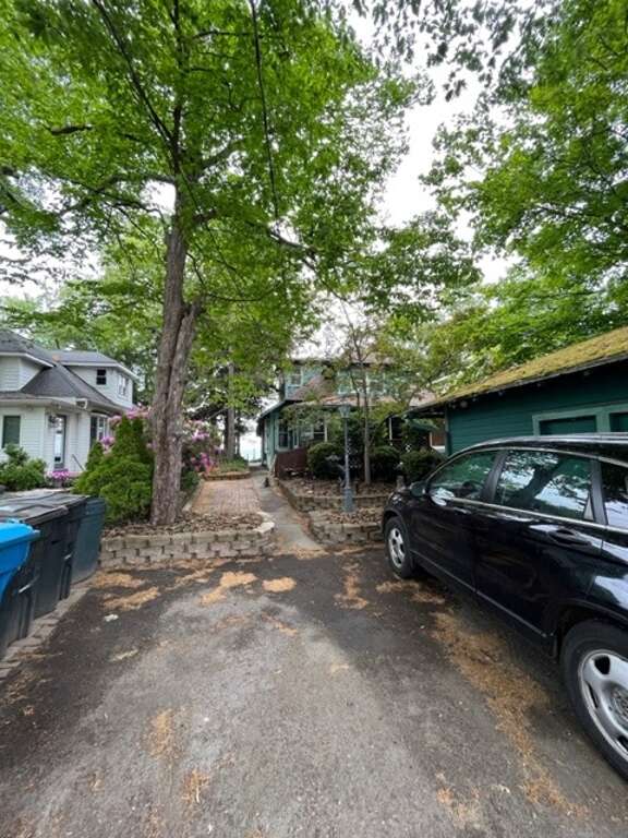 Angola Azure 5 Bedroom House for 11 Guests in Angola, NY