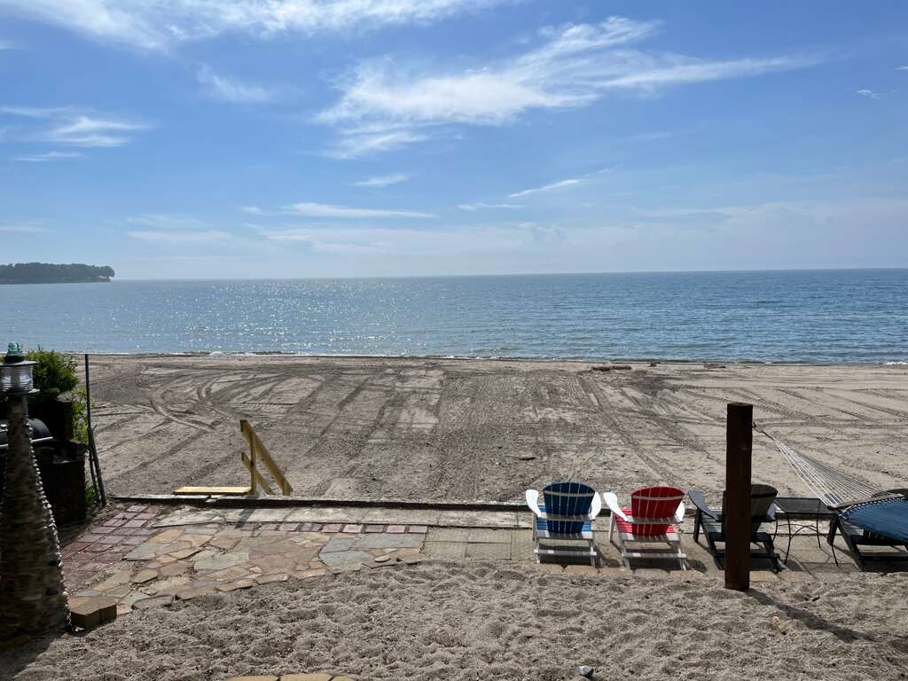 Angola Azure 5 Bedroom House for 11 Guests in Angola, NY