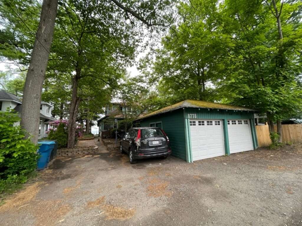 Angola Azure 5 Bedroom House for 11 Guests in Angola, NY