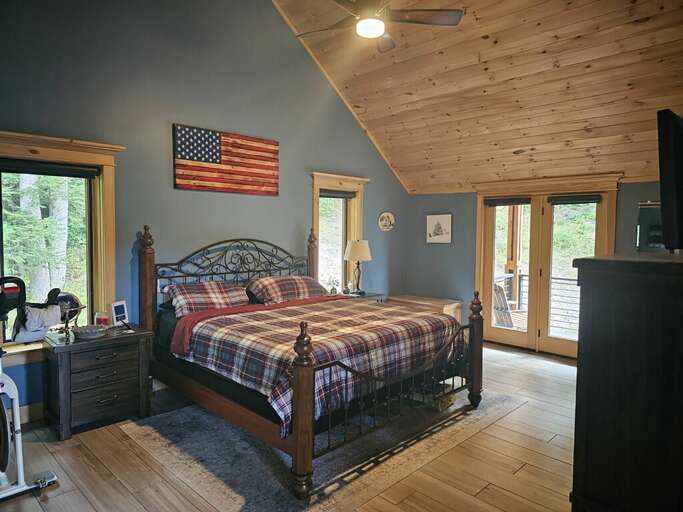 Master bedroom with king bed Master bedroom with king bed