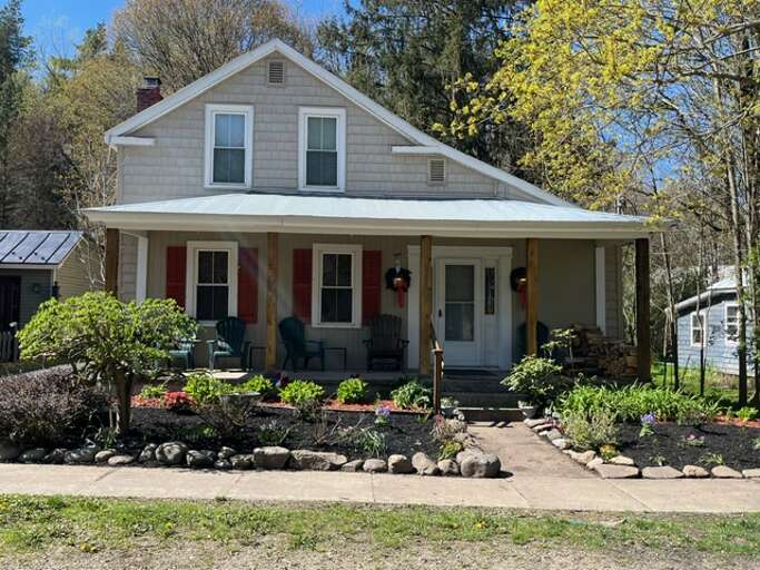 Newly Landscaped. - ready for spring and summer adventures Newly Landscaped. - ready for spring and summer adventures