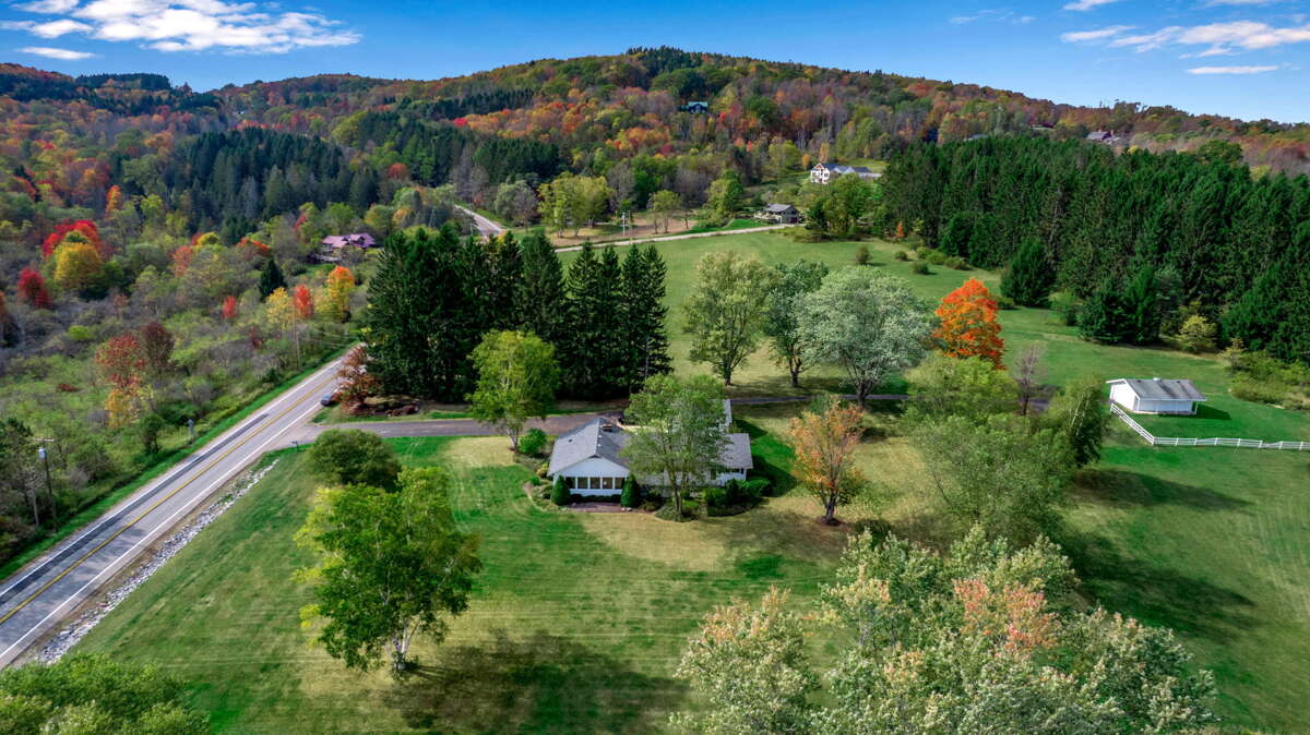 7060 Breathtaking views 4 Bedroom Holiday Rental in Ellicottville NY