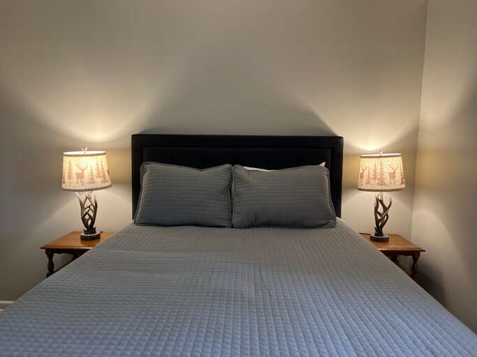 queen bed with half bath queen bed with half bath