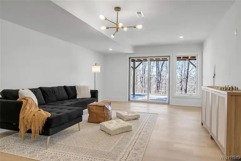 Additional space for entertaining  - Large deck area with views