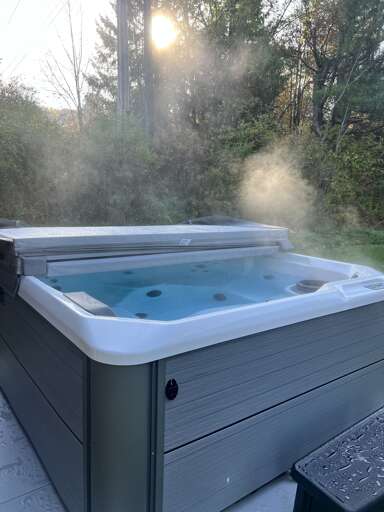 Hot tub for guests.