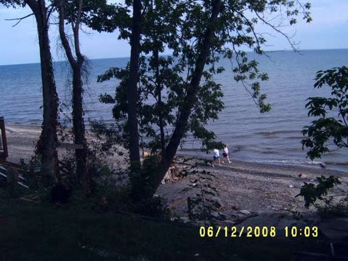 100 ft PRIVATE BEACH 100 ft PRIVATE BEACH