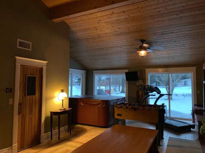 hot tub, sauna, foosball - 5 bedroom side