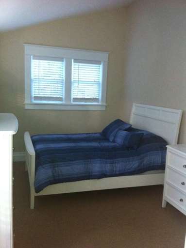 Bedroom 2 with double bed (3 bed side)