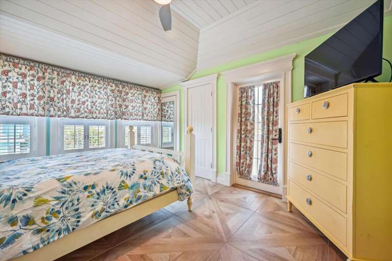 Queen Bedroom