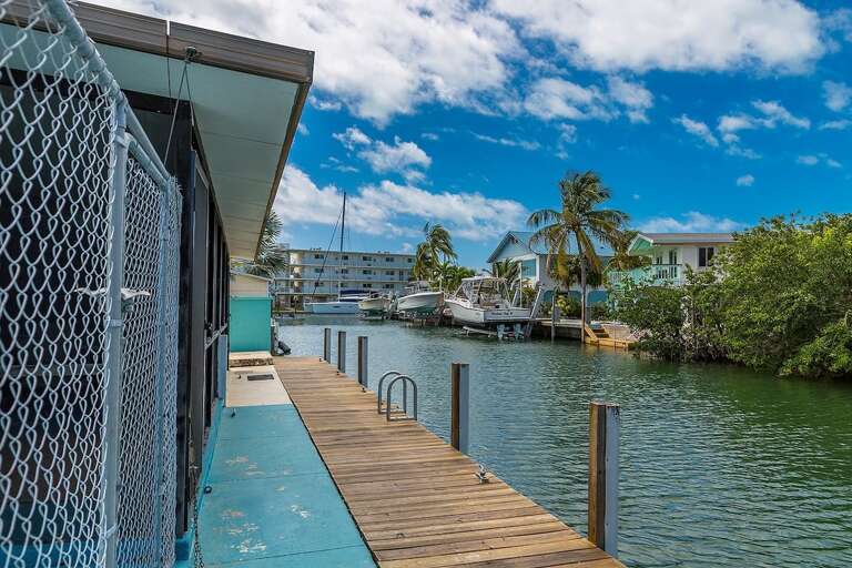 24-foot dock: Your cozy waterfront spot for unwinding.